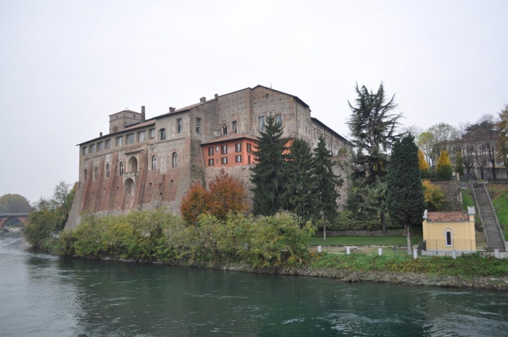 Cassano, Luigi Minuti, Fortezza viscontea, castello Cassano, castello della Torre, Castello Visconti, della Torre, Visconti, Sforza, Castaldi, D'Adda, Bonelli, Borromeo Adda, laboni, Ecomuseo Adda di Leonardo, Ezzelino da Romano, Beatrice della Scala, Federico Barbarossa, Eugenio di Savoia, Battaglia di Cassano, Morti del Revellino, Cassano Adda, Bartolomeo Gadio, Berengario del Friuli