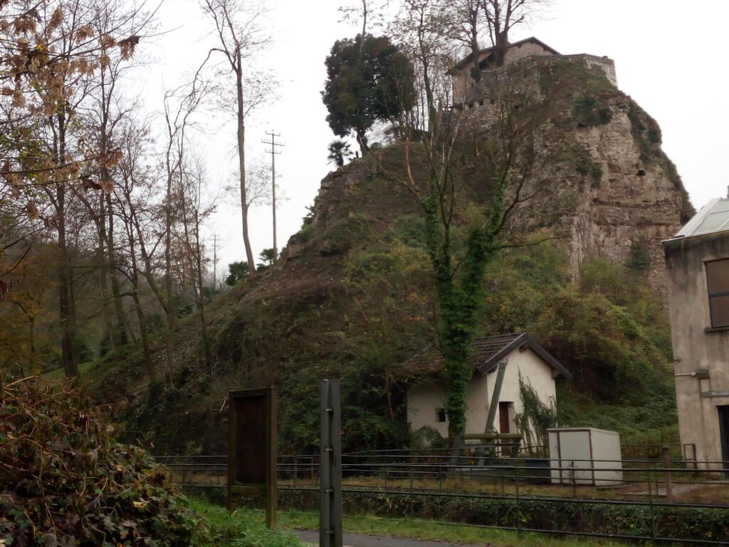 Guido Stucchi, Cesare Cantù, Antonio Stoppani, Leonardo da Vinci, Ecomuseo Adda di Leonardo, Tre Corni, luoghi leonardeschi, Vergine delle Rocce, Naviglio di Paderno, Cornate, Cornate Adda, Paderno, Paderno Adda, Adda, Giovanni Croce Vaprio, centrali Edison Adda, Margherita Pusterla, fiume Adda, località Tre Corni, Bacino dei morti, Mastodonte, Brivio, ceppo Adda