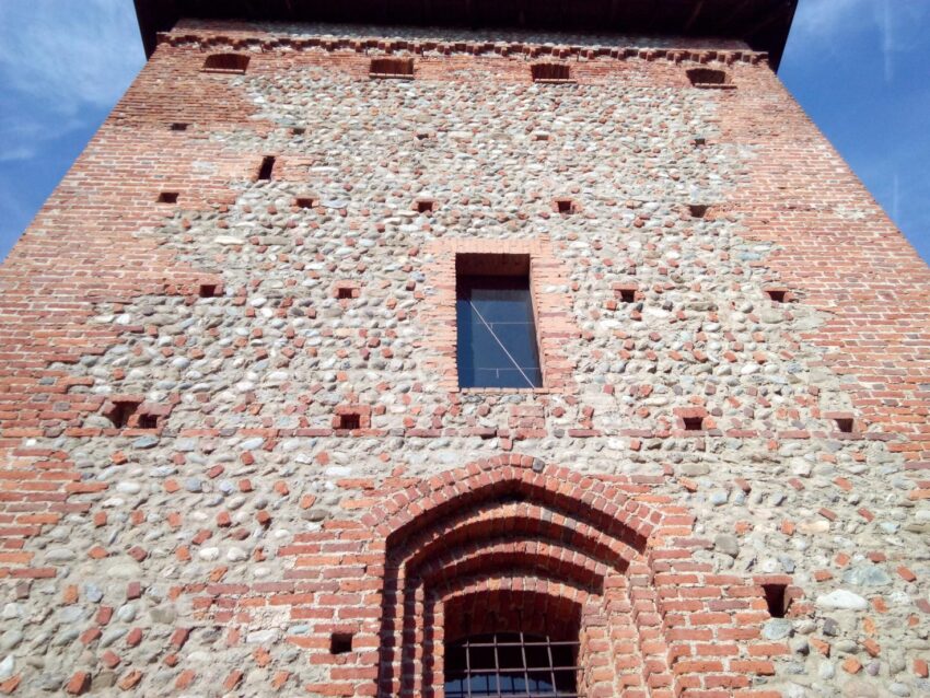 Luigi Minuti, torri medievali, torri Colnago, torri Busnago, torre dei passeri, villa Sandroni, rito patriarchino, ecomuseo Adda di Leonardo, circuito torri Cornago Busnago, pieve di Pontirolo, corte dei Noccioli, torre dei germani, famiglia Vimercati, via carotte, cornate, bonate sotto, Basilica Santa Giulia